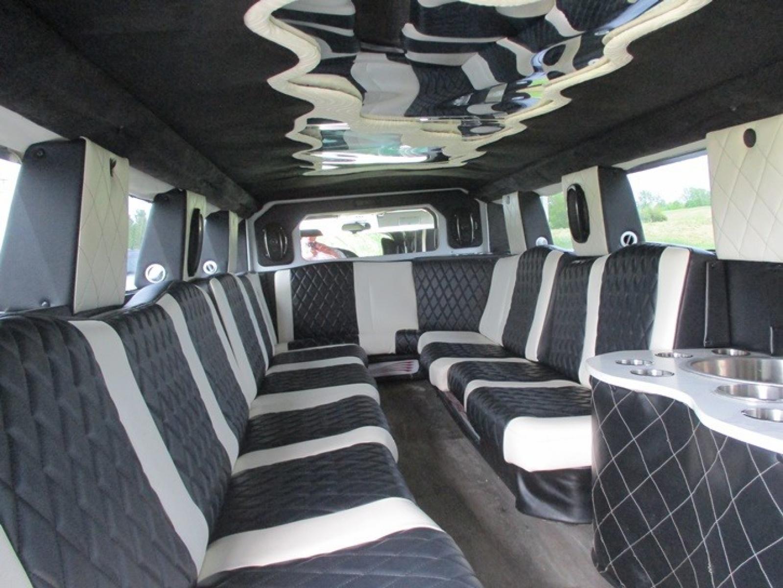 2005 White /White/Black Hummer H2 , located at 1725 US-68 N, Bellefontaine, OH, 43311, (937) 592-5466, 40.387783, -83.752388 - Photo #8